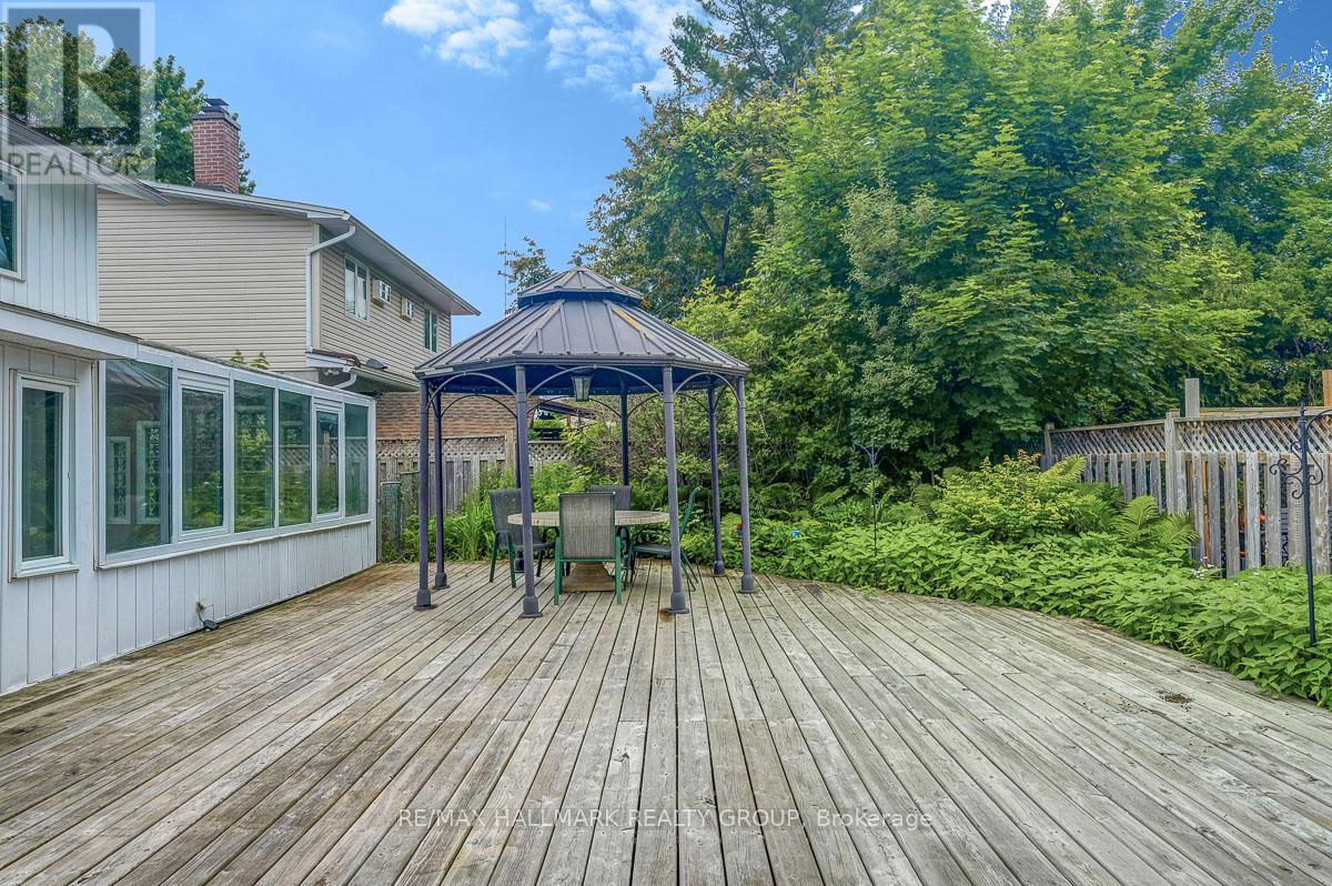 Photo 36 of 2149 Hubbard Crescent, Ottawa ON