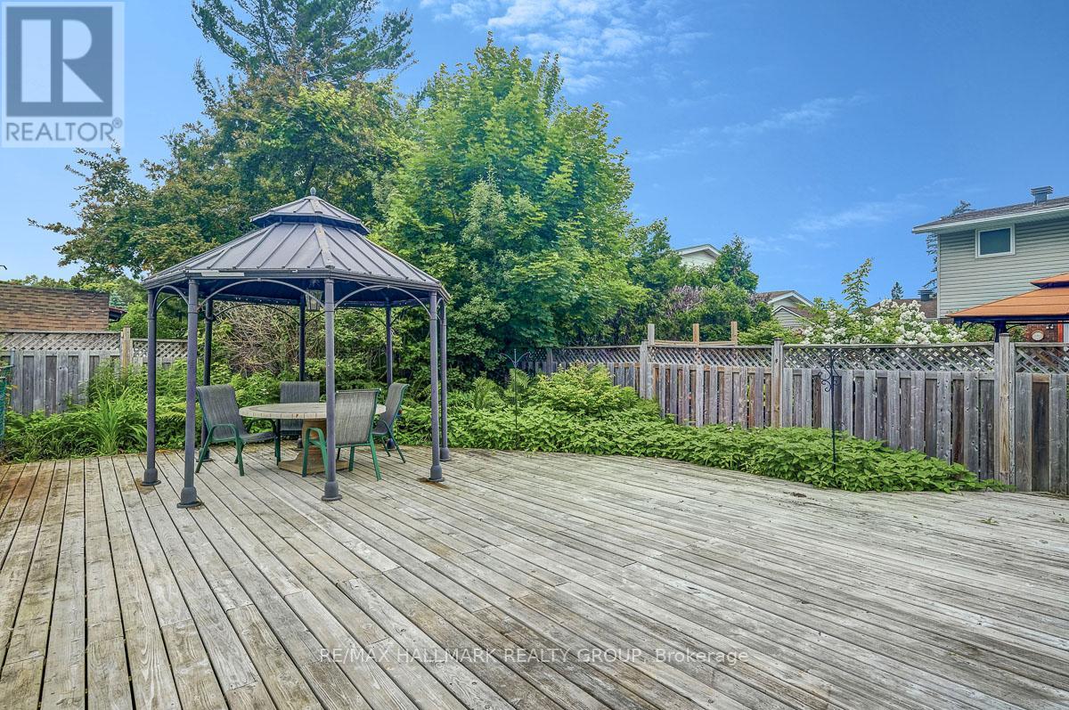 Photo 37 of 2149 Hubbard Crescent, Ottawa ON