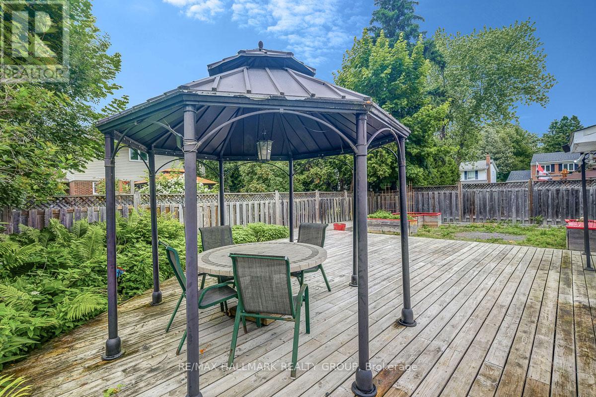Photo 38 of 2149 Hubbard Crescent, Ottawa ON
