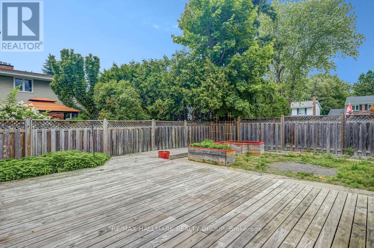 Photo 39 of 2149 Hubbard Crescent, Ottawa ON