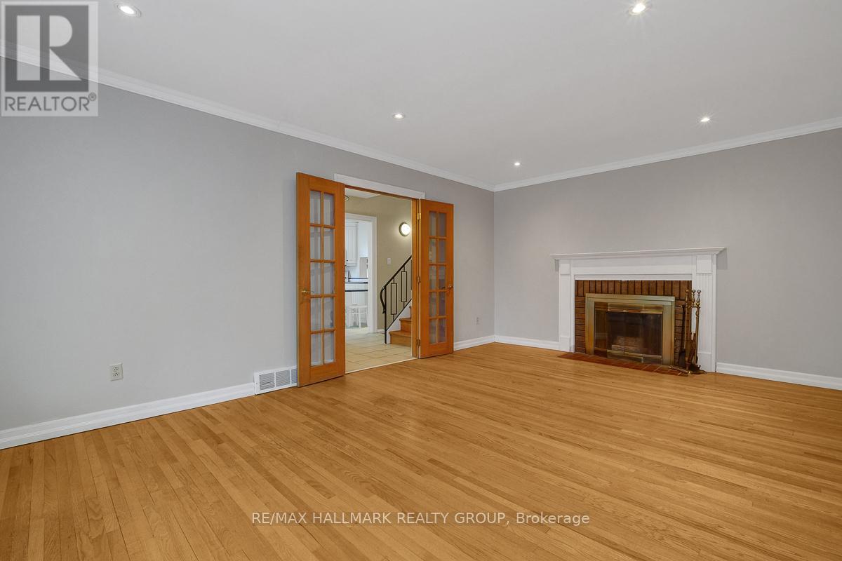 Photo 6 of 2149 Hubbard Crescent, Ottawa ON