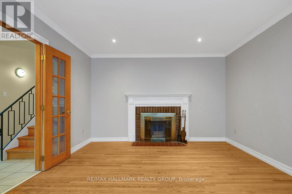 Photo 7 of 2149 Hubbard Crescent, Ottawa ON