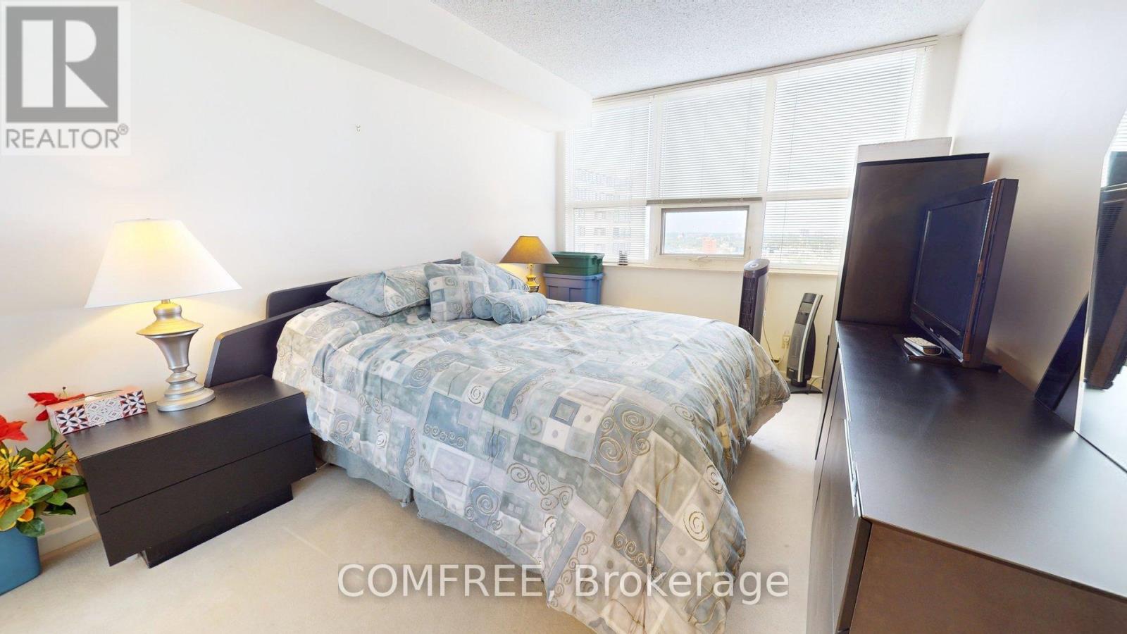 Photo 10 of 2303 1510 Riverside Drive, Ottawa ON