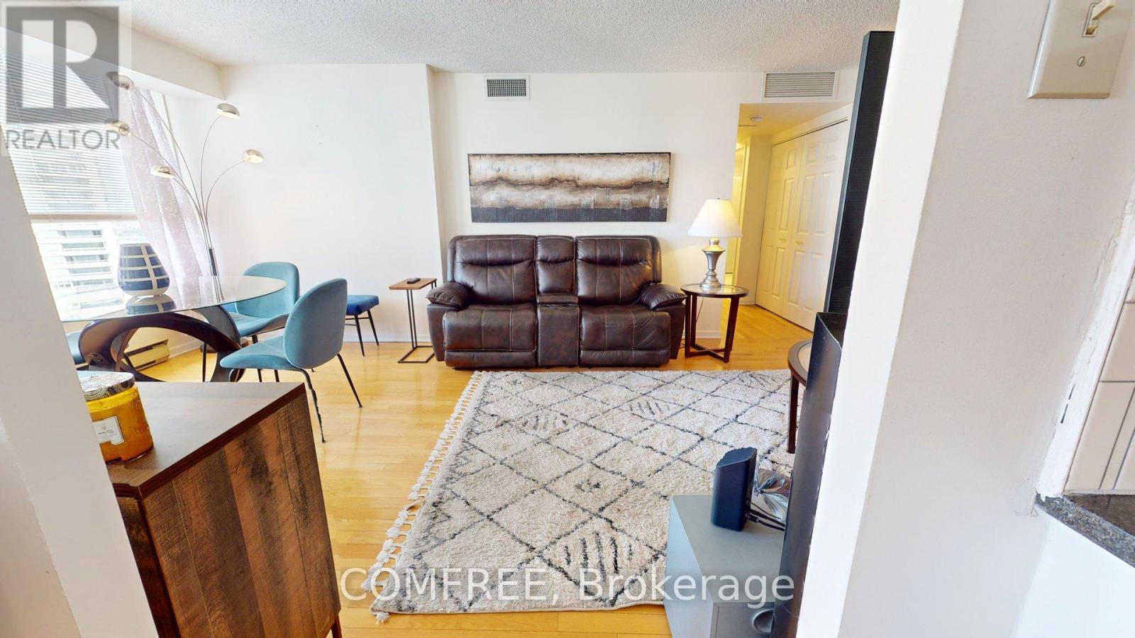 Photo 6 of 2303 1510 Riverside Drive, Ottawa ON