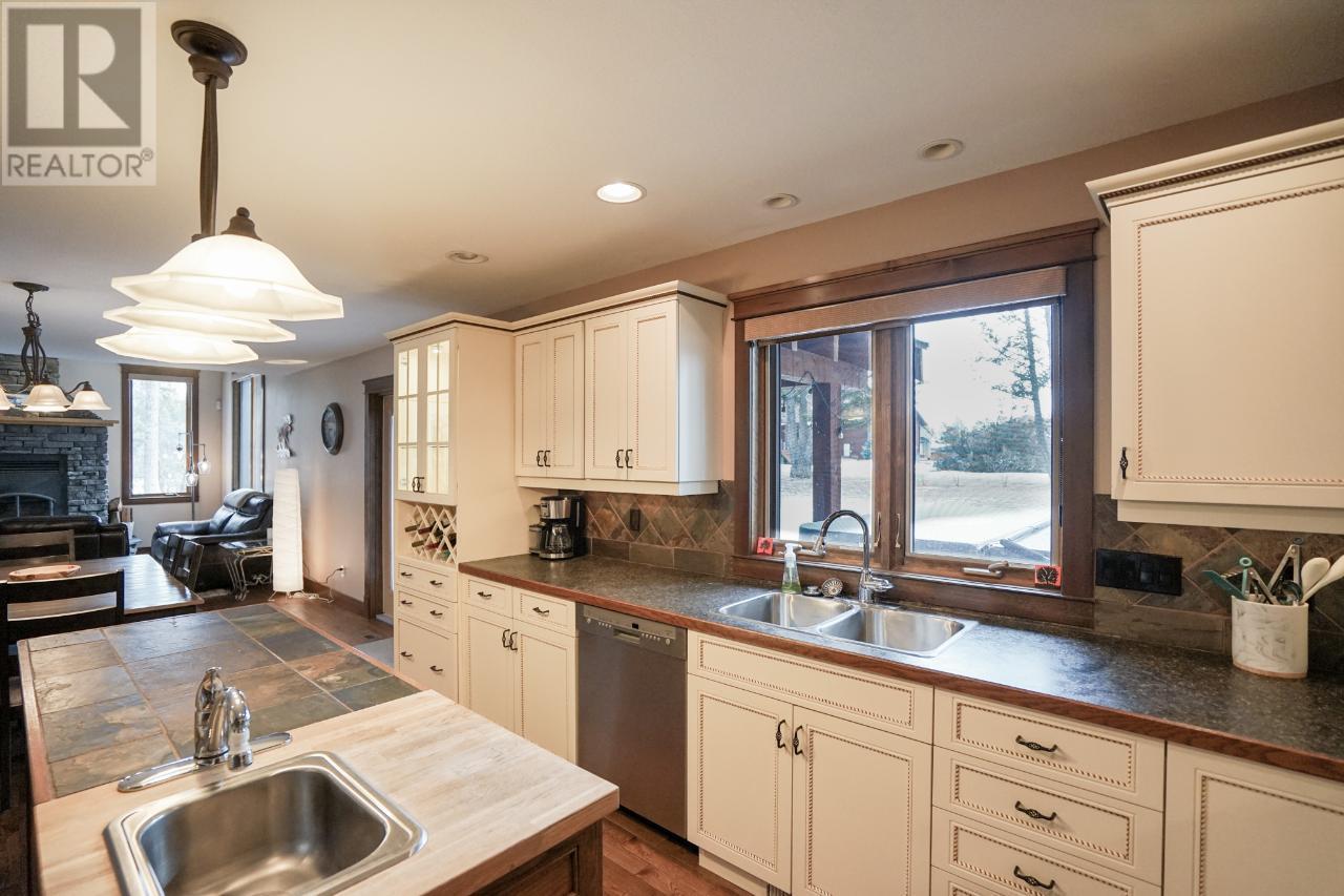 640 UPPER LAKEVIEW Road Unit# 29, Invermere