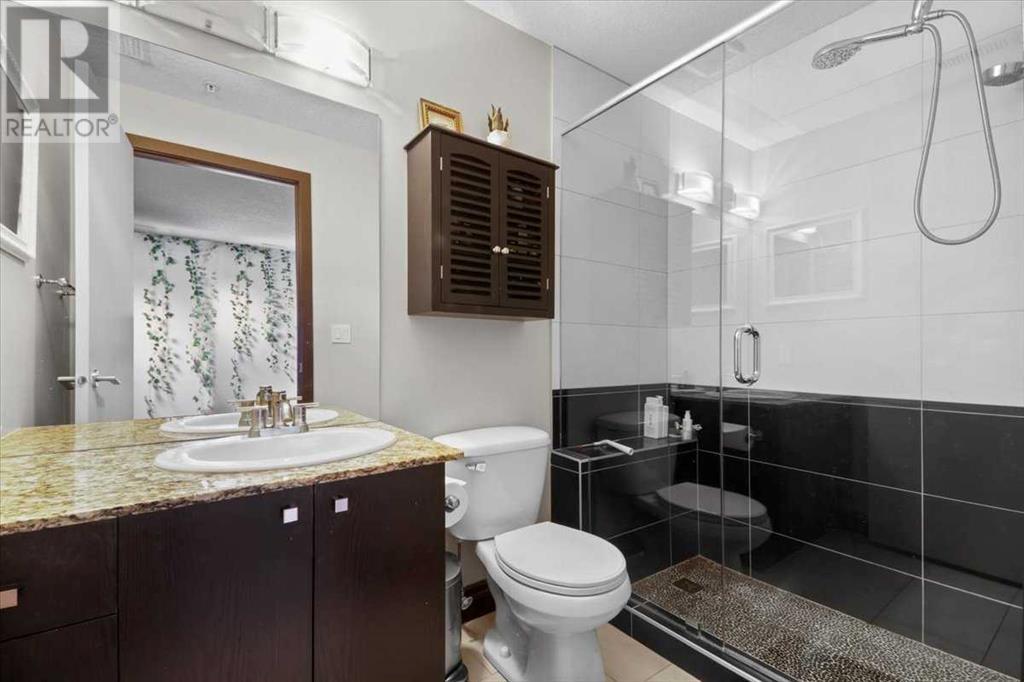 Single Family House Multi-level for Sale in    Street NW Parkdale Calgary 