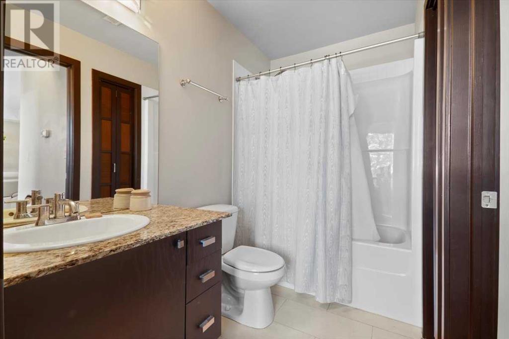 Single Family House Multi-level for Sale in    Street NW Parkdale Calgary 