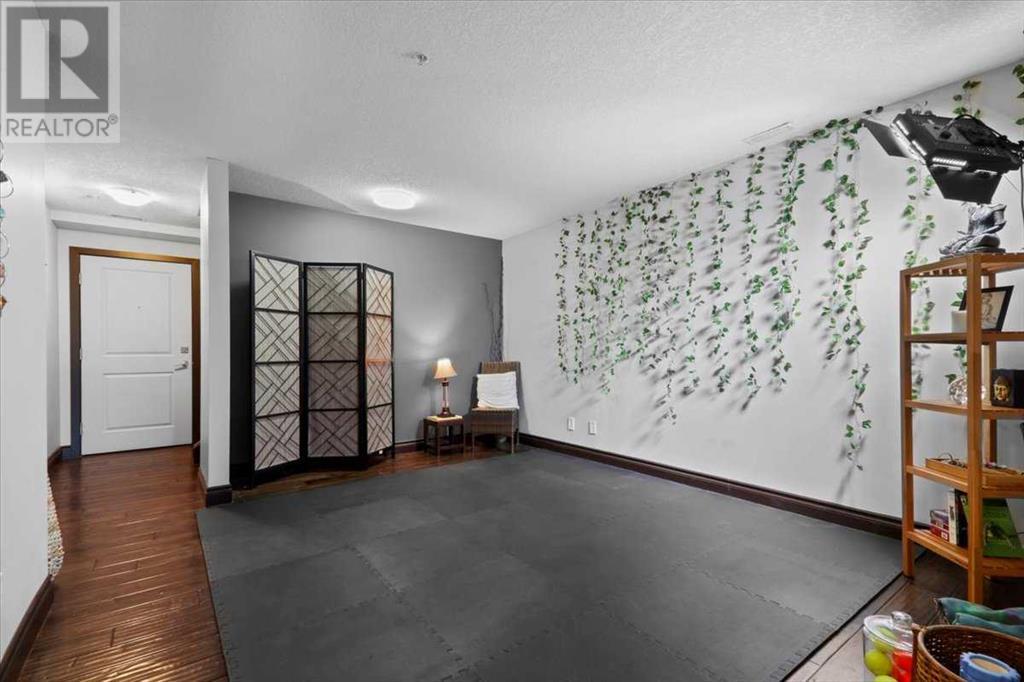 Single Family House Multi-level for Sale in    Street NW Parkdale Calgary 
