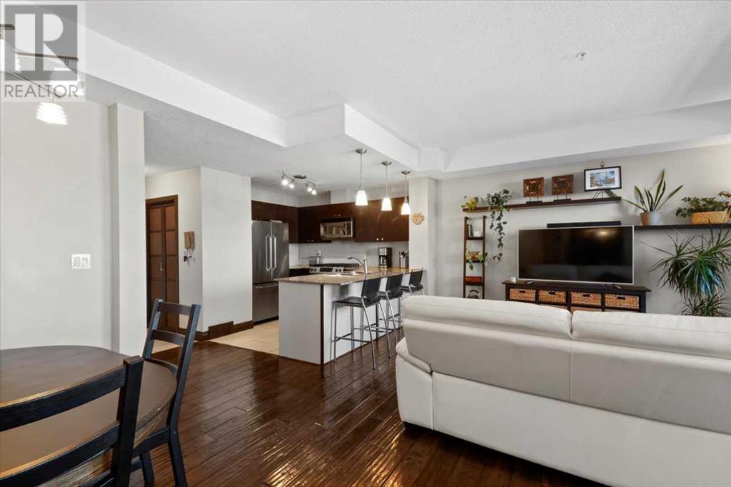 Single Family House Multi-level for Sale in    Street NW Parkdale Calgary 