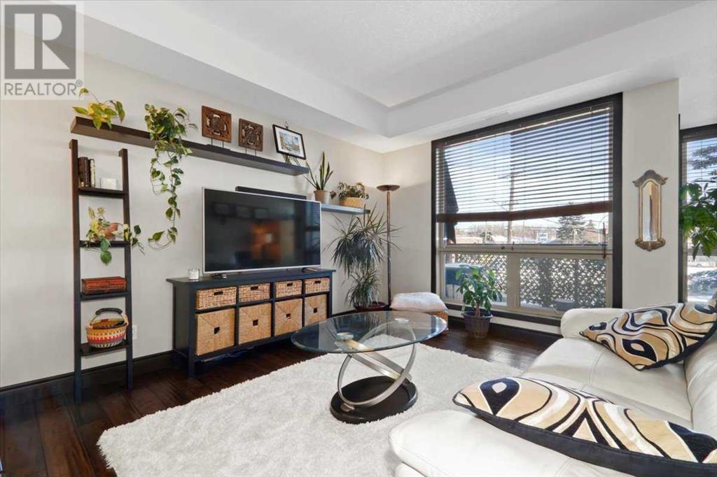 Single Family House Multi-level for Sale in    Street NW Parkdale Calgary 
