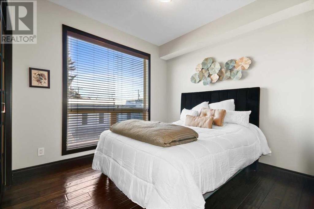Single Family House Multi-level for Sale in    Street NW Parkdale Calgary 