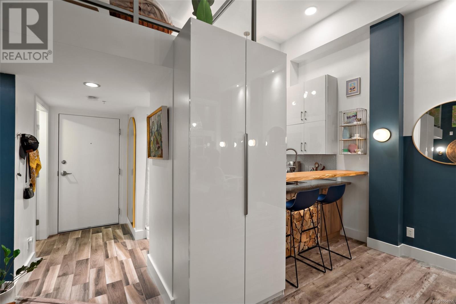 Photo 10 of 215 562 Yates St, Victoria BC