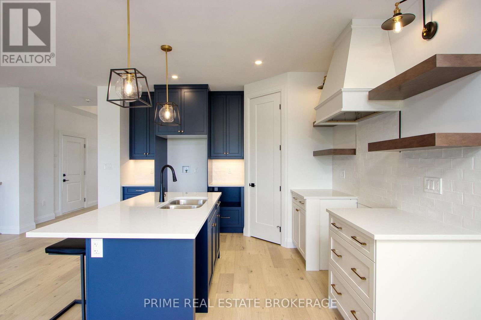 Single Family House Bungalow for Sale in  MCLEOD STREET North Middlesex (Parkhill) 