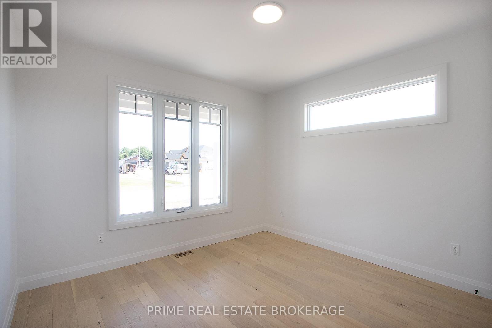 Single Family House Bungalow for Sale in  MCLEOD STREET North Middlesex (Parkhill) 