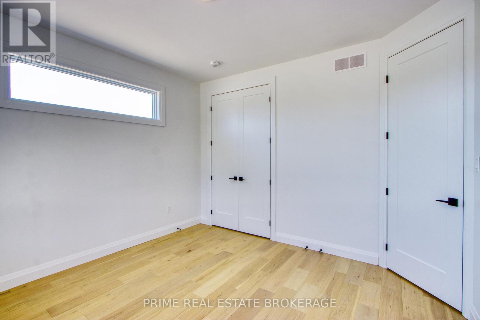 Single Family House Bungalow for Sale in  MCLEOD STREET North Middlesex (Parkhill) 