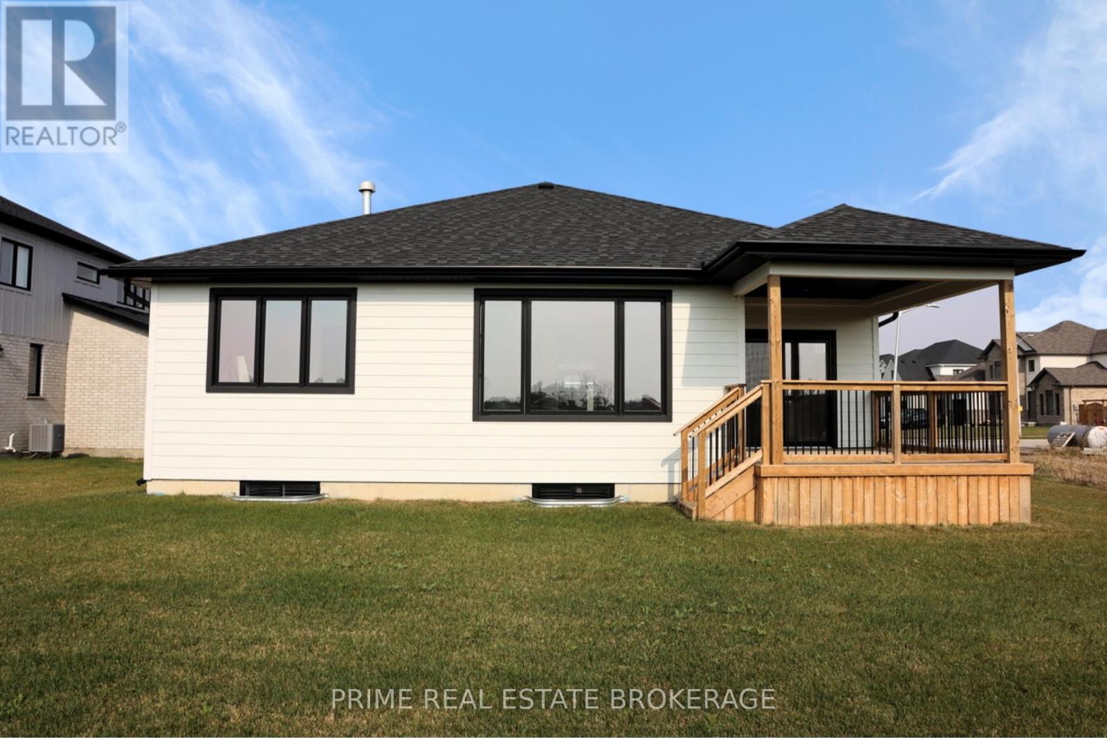 Single Family House Bungalow for Sale in  MCLEOD STREET North Middlesex (Parkhill) 