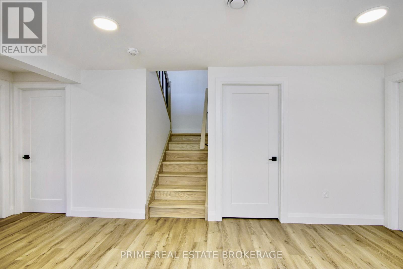 Single Family House Bungalow for Sale in  MCLEOD STREET North Middlesex (Parkhill) 