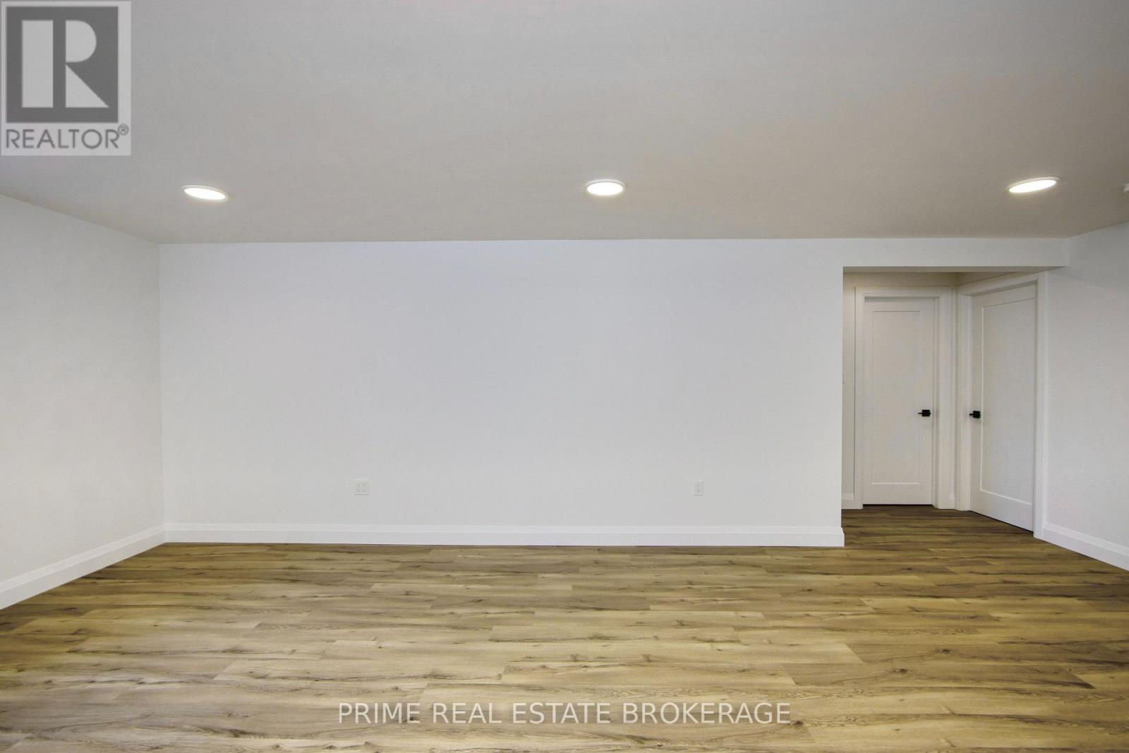Single Family House Bungalow for Sale in  MCLEOD STREET North Middlesex (Parkhill) 