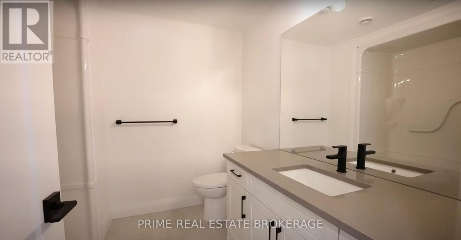 Single Family House Bungalow for Sale in  MCLEOD STREET North Middlesex (Parkhill) 