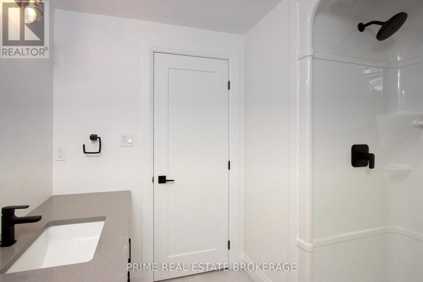 Single Family House Bungalow for Sale in  MCLEOD STREET North Middlesex (Parkhill) 