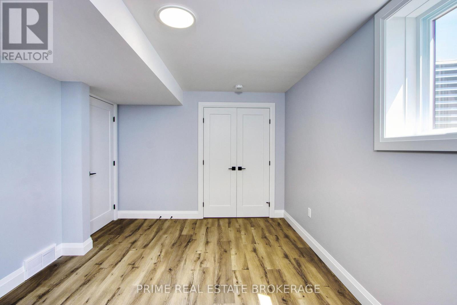 Single Family House Bungalow for Sale in  MCLEOD STREET North Middlesex (Parkhill) 