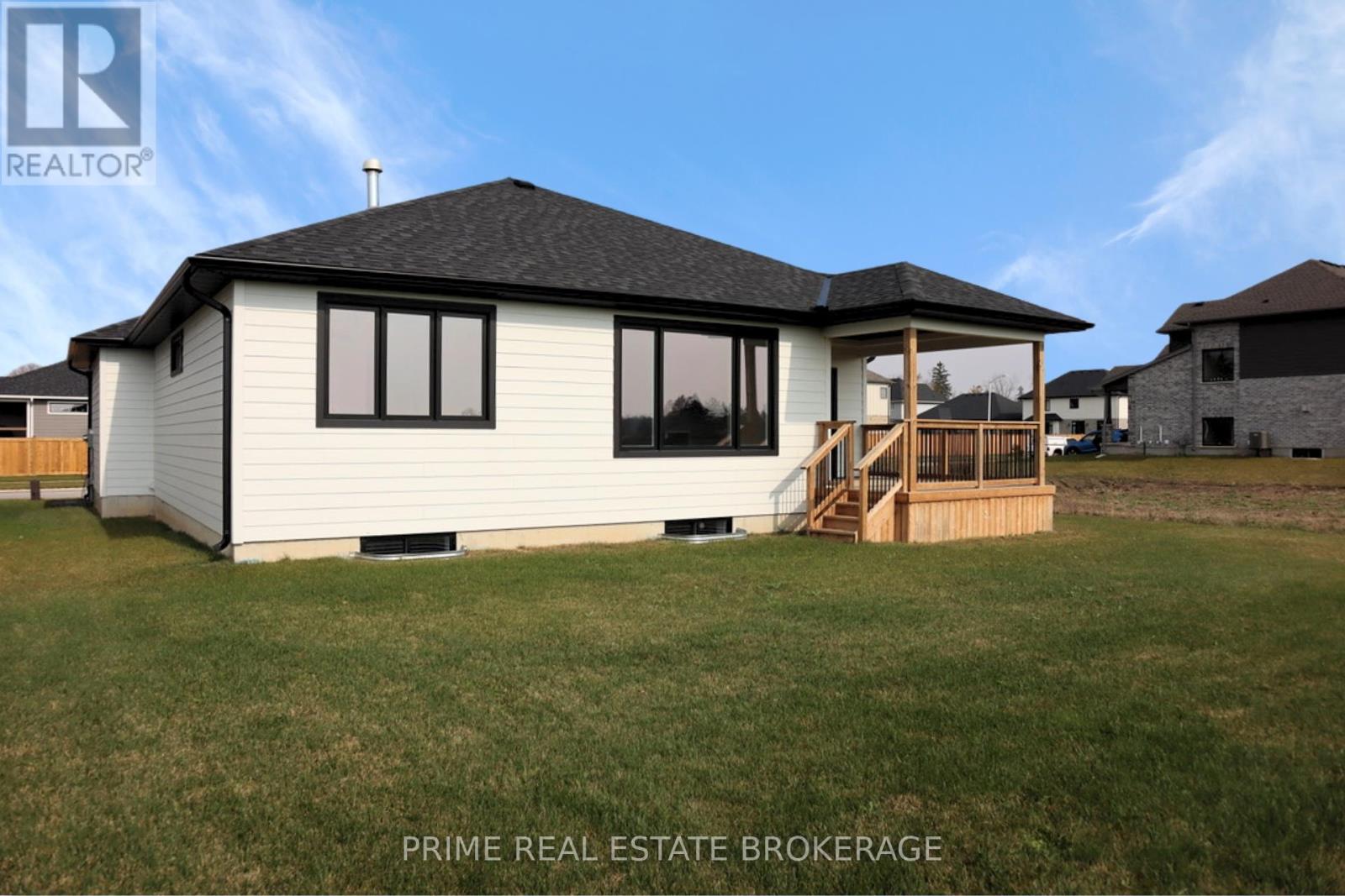 Single Family House Bungalow for Sale in  MCLEOD STREET North Middlesex (Parkhill) 