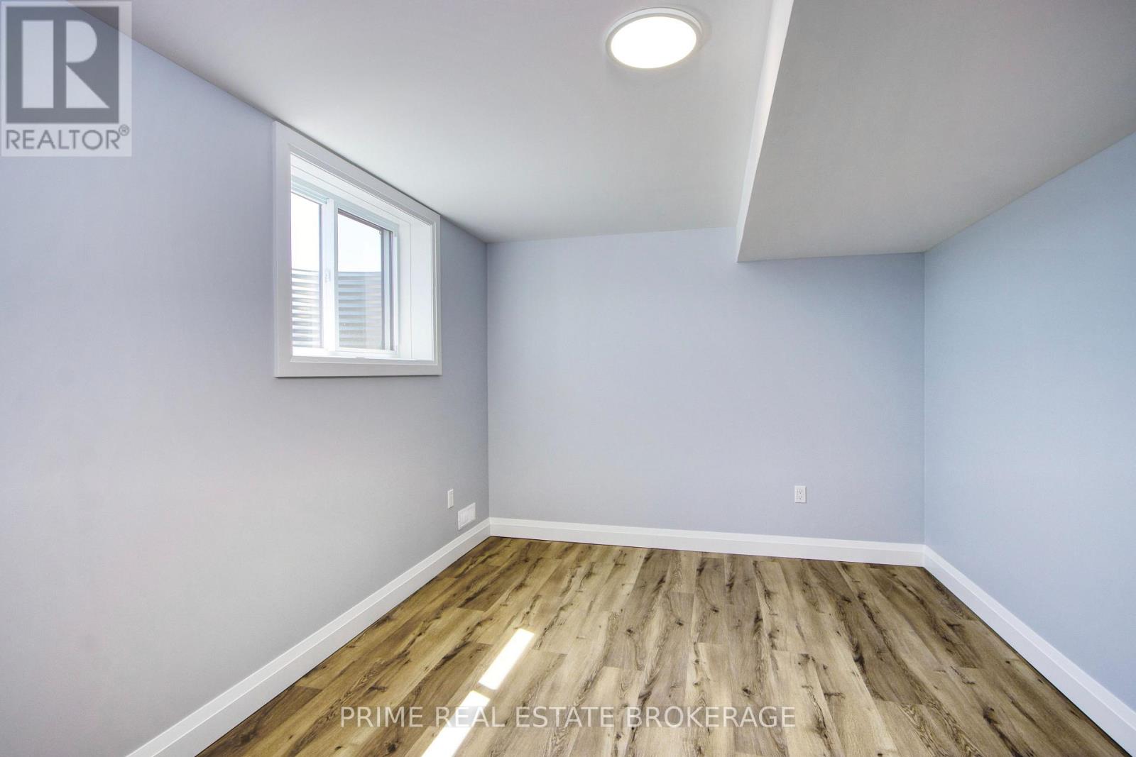 Single Family House Bungalow for Sale in  MCLEOD STREET North Middlesex (Parkhill) 