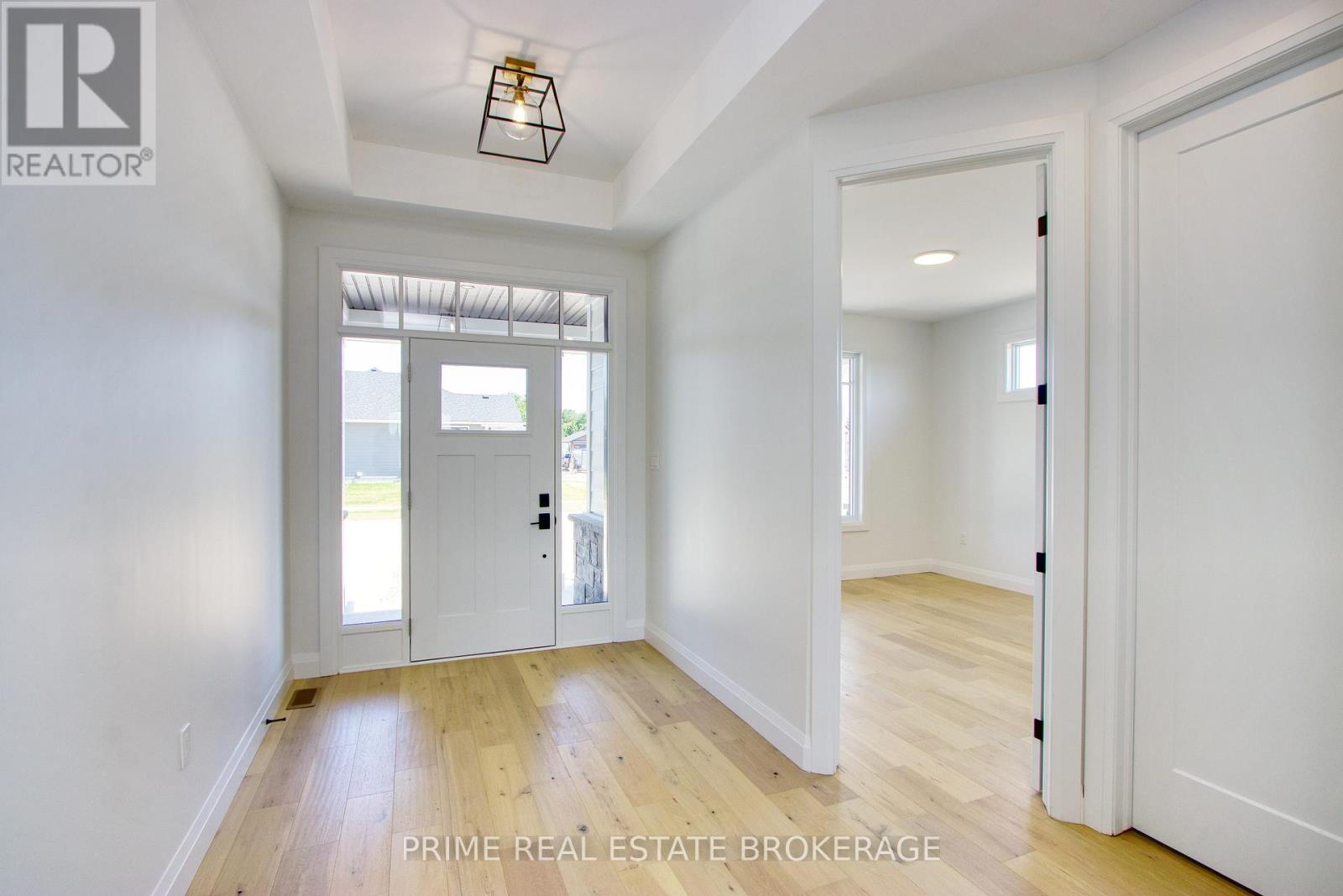 Single Family House Bungalow for Sale in  MCLEOD STREET North Middlesex (Parkhill) 