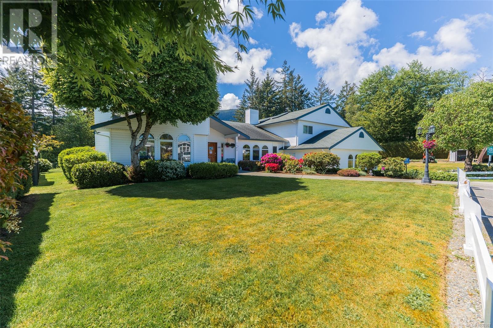 Photo 11 of 62 2107 Henderson Lake Way, Nanaimo BC