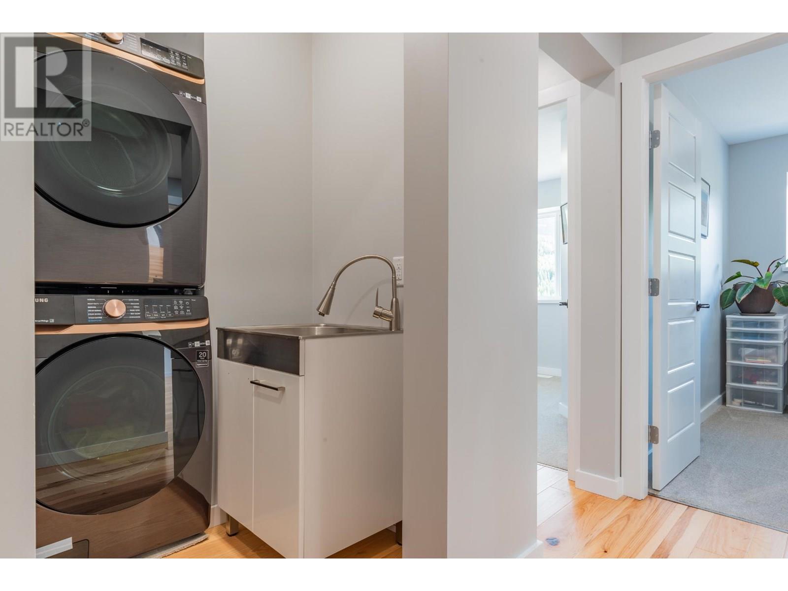 934 REDSTONE Drive, Rossland
