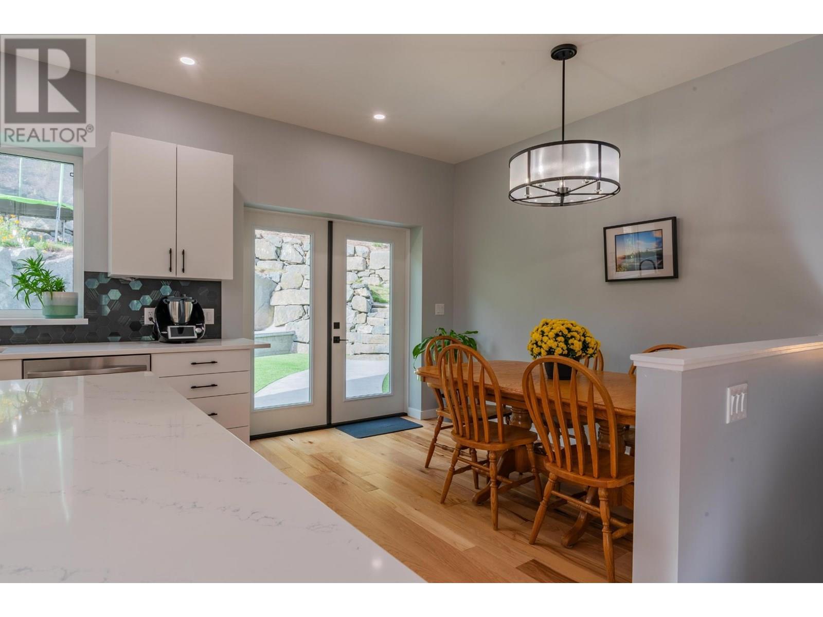 934 REDSTONE Drive, Rossland