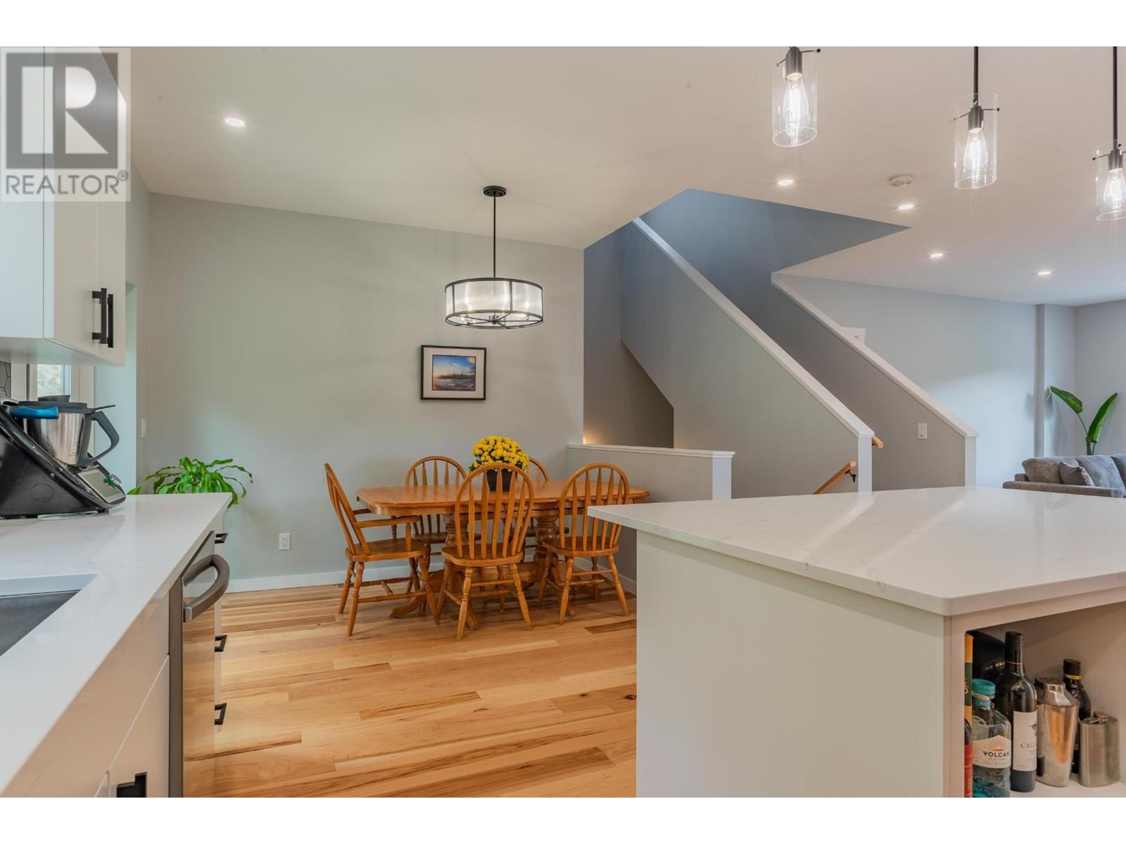 934 REDSTONE Drive, Rossland