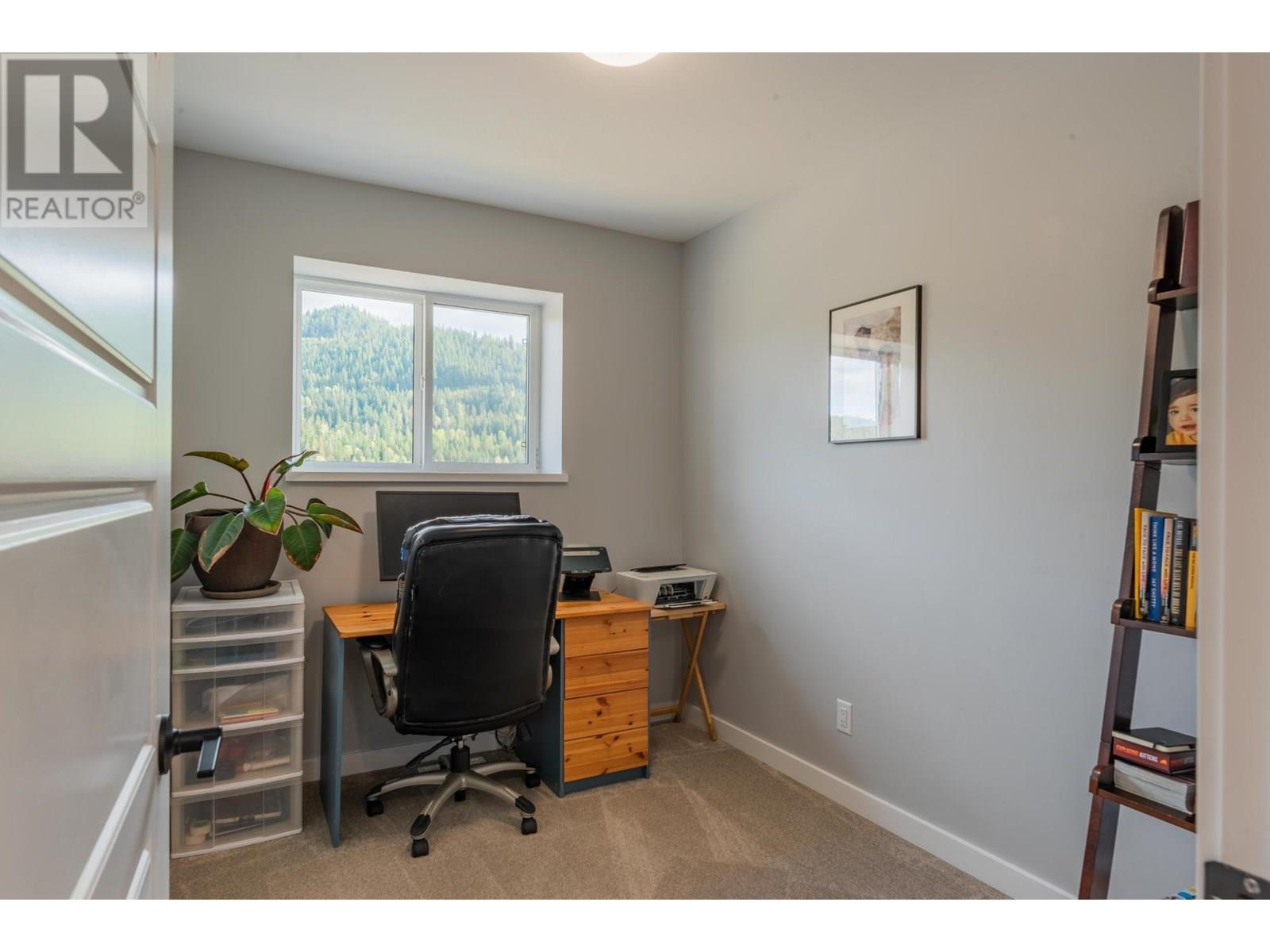 934 REDSTONE Drive, Rossland