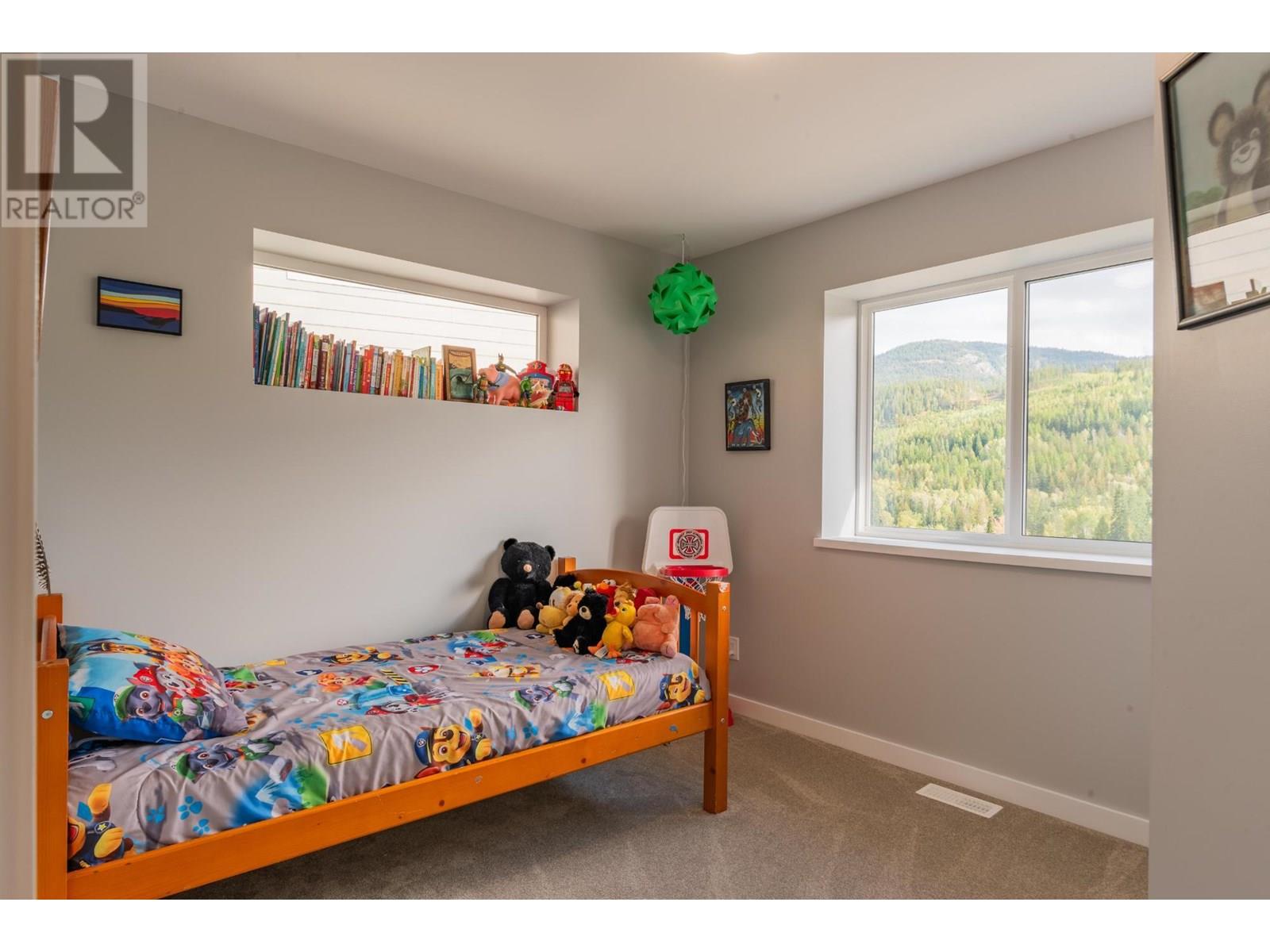 934 REDSTONE Drive, Rossland
