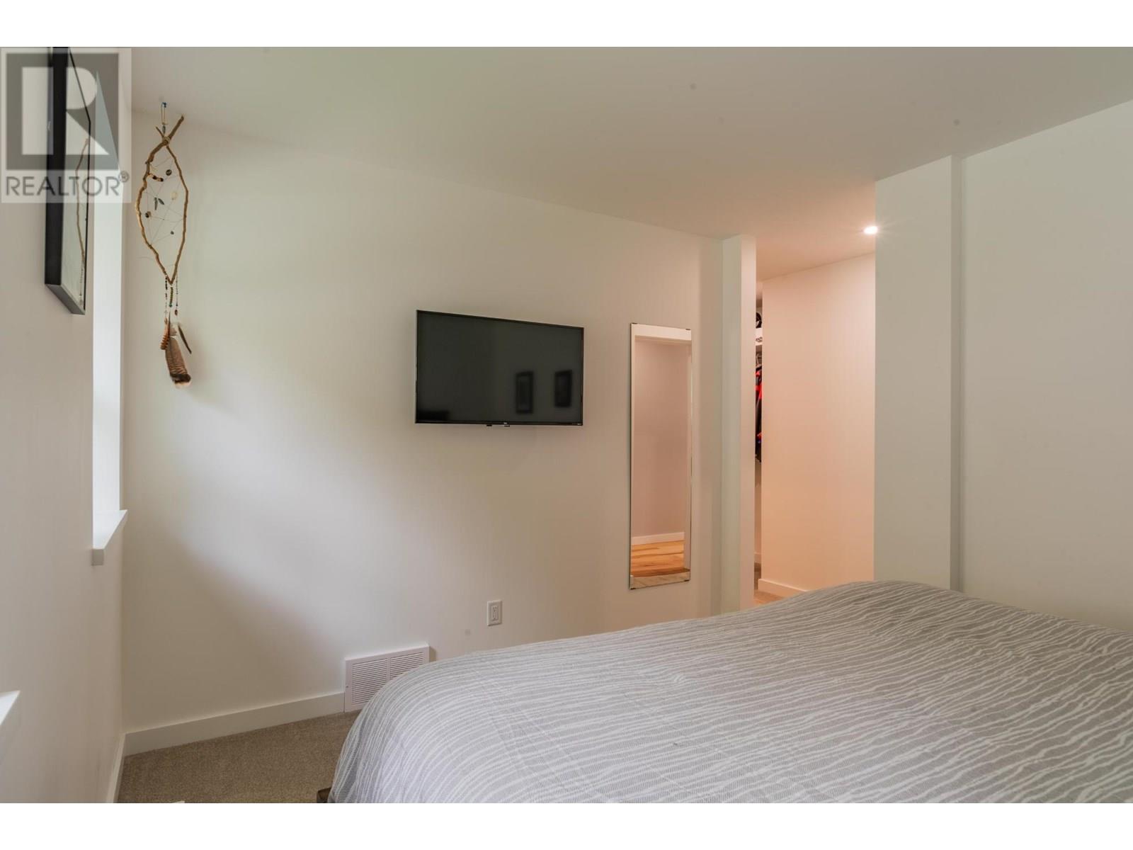 934 REDSTONE Drive, Rossland