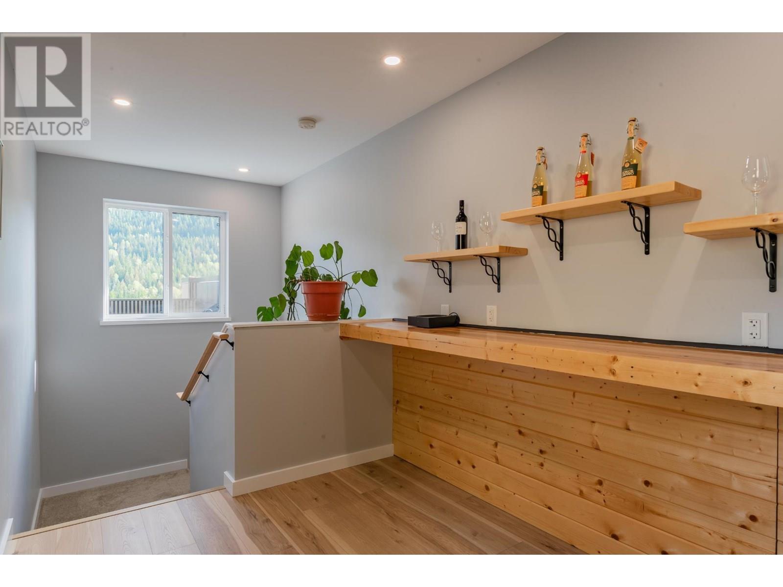 934 REDSTONE Drive, Rossland