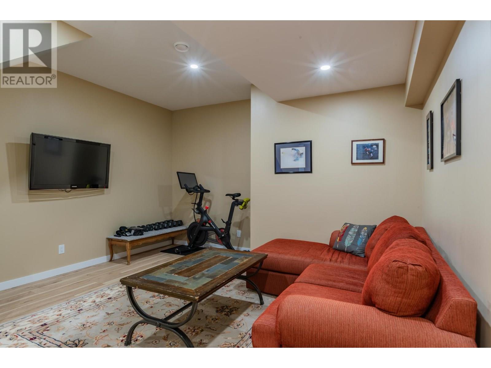 934 REDSTONE Drive, Rossland