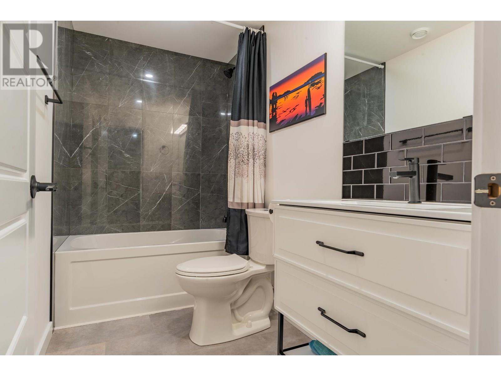 934 REDSTONE Drive, Rossland