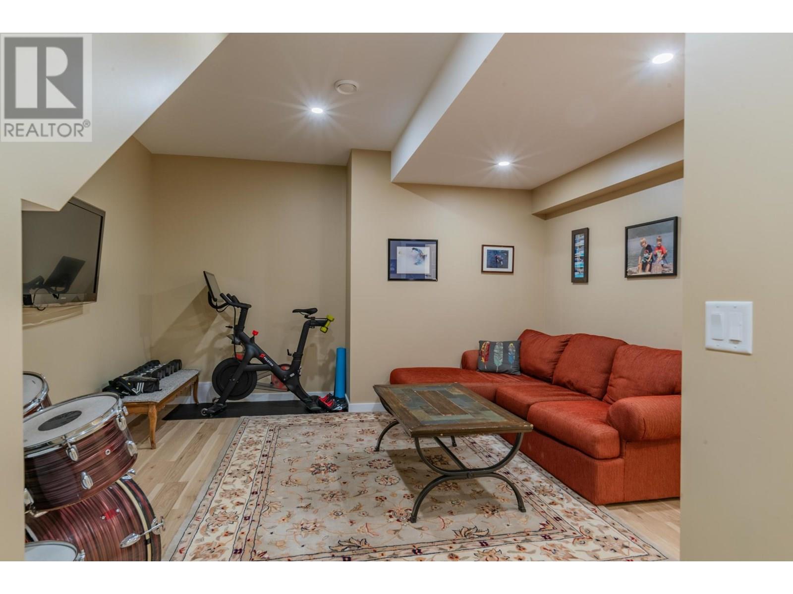 934 REDSTONE Drive, Rossland