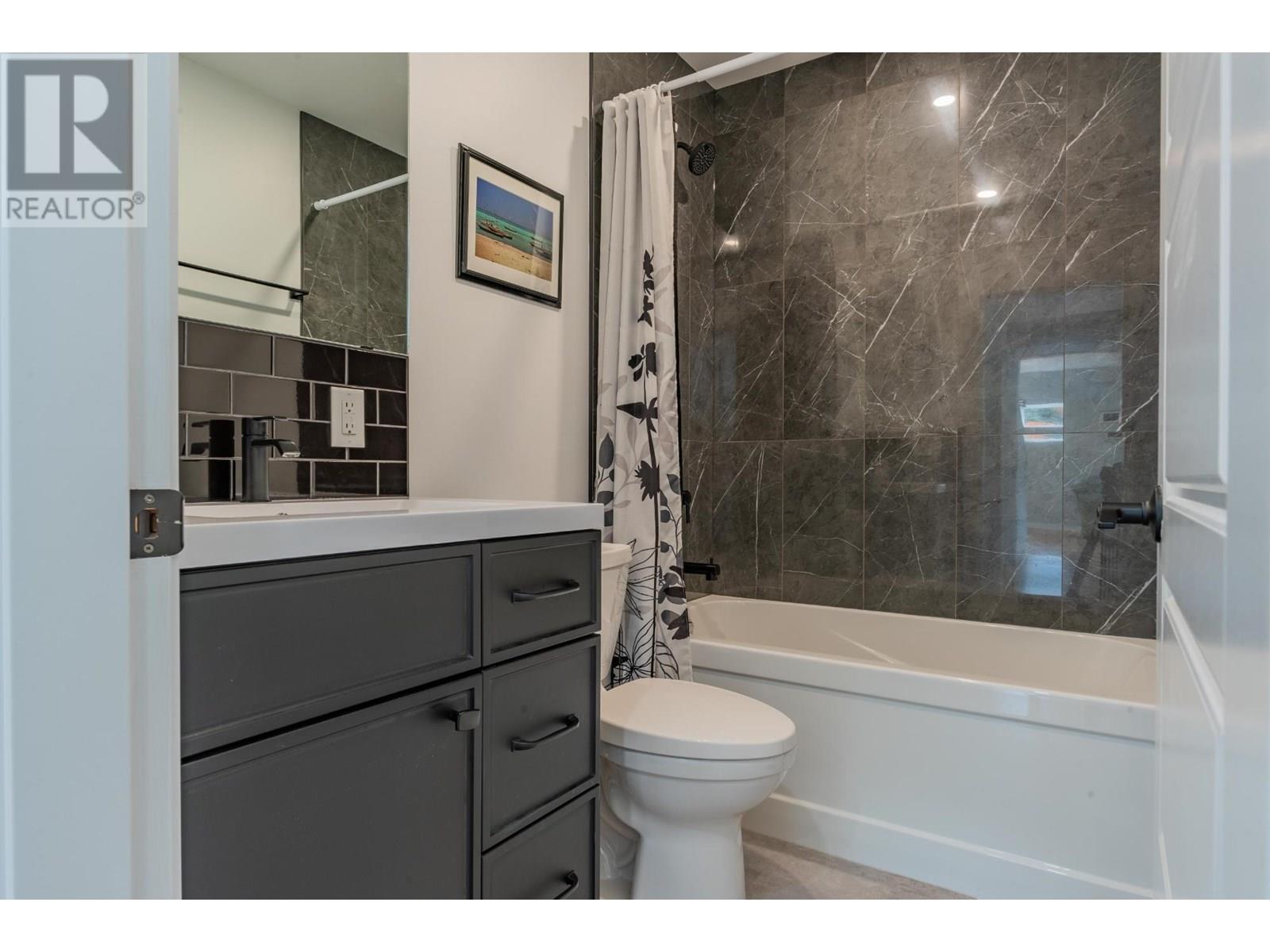 934 REDSTONE Drive, Rossland