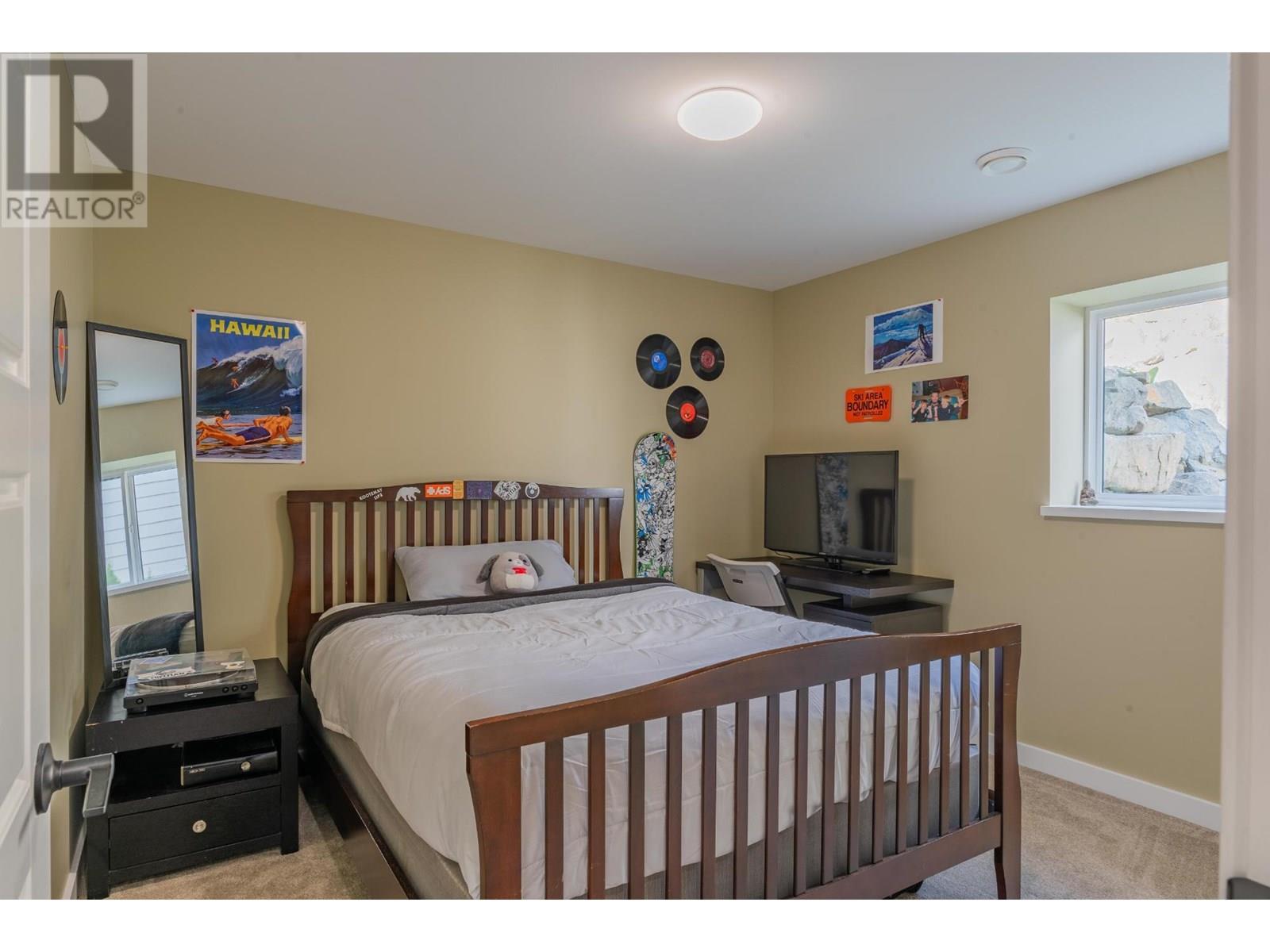 934 REDSTONE Drive, Rossland