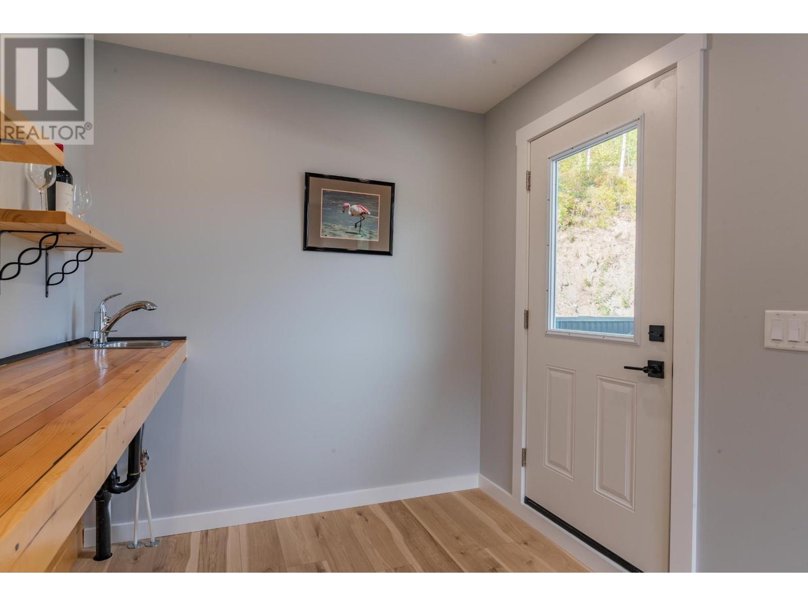 934 REDSTONE Drive, Rossland