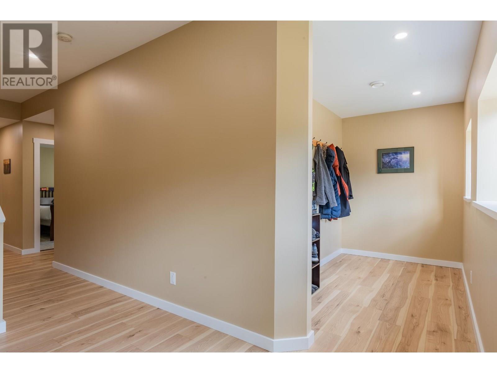 934 REDSTONE Drive, Rossland