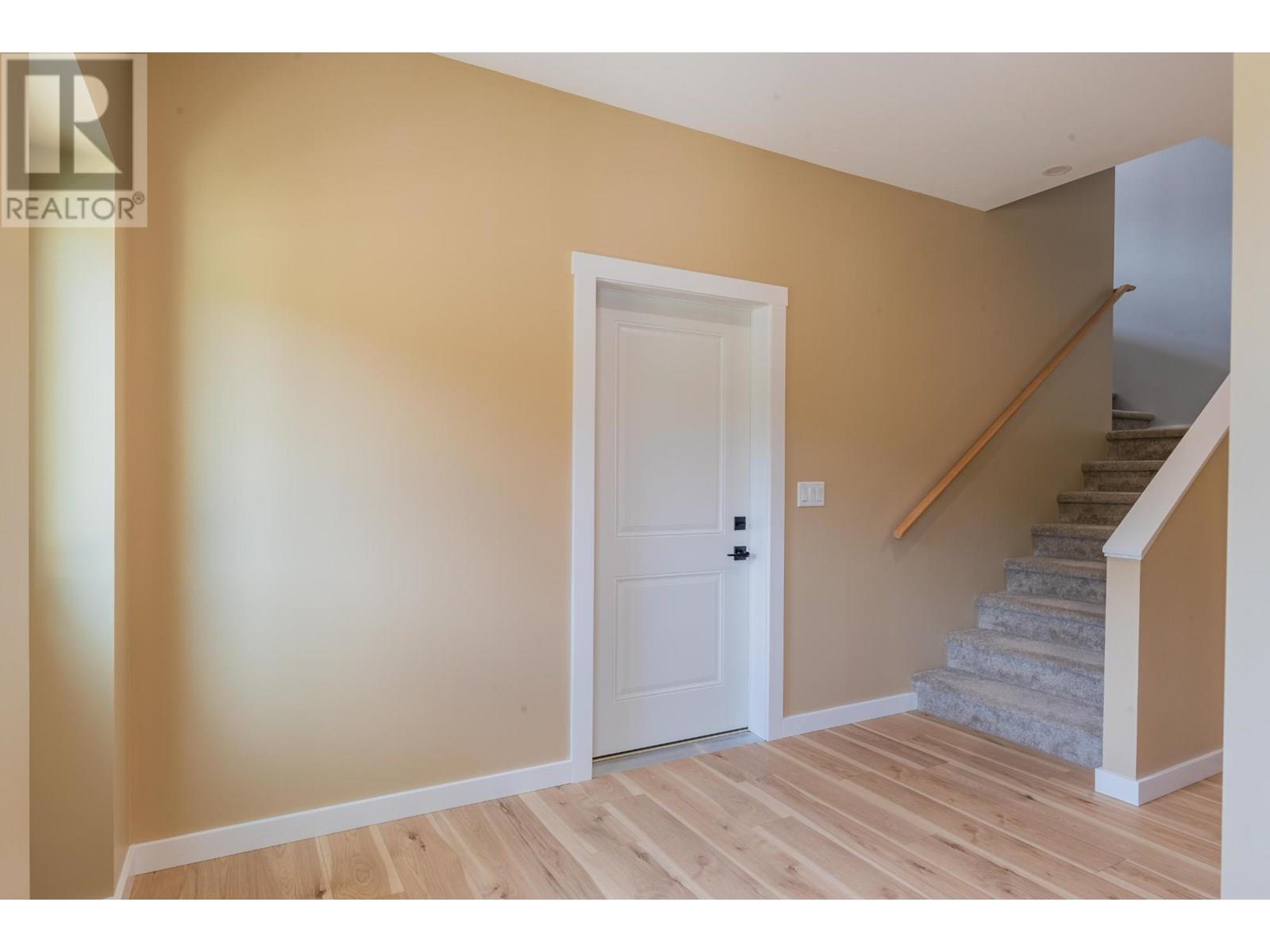 934 REDSTONE Drive, Rossland