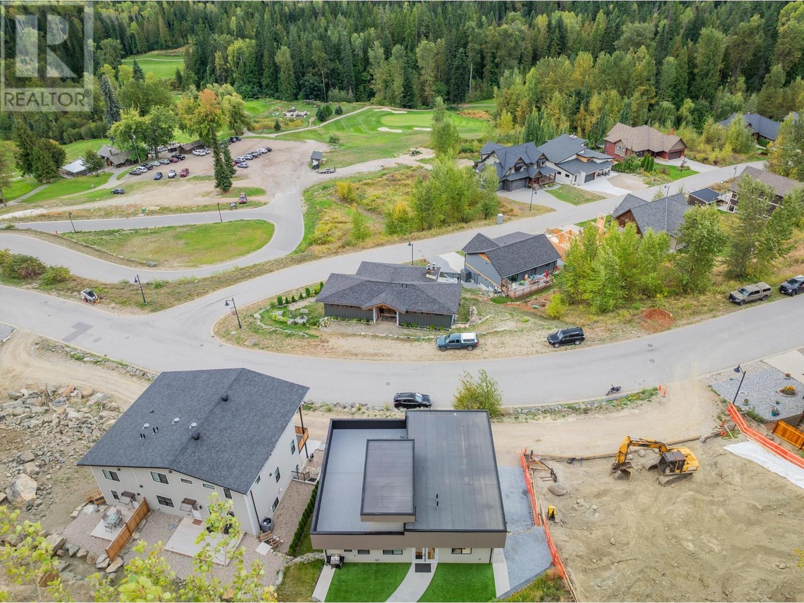 934 REDSTONE Drive, Rossland