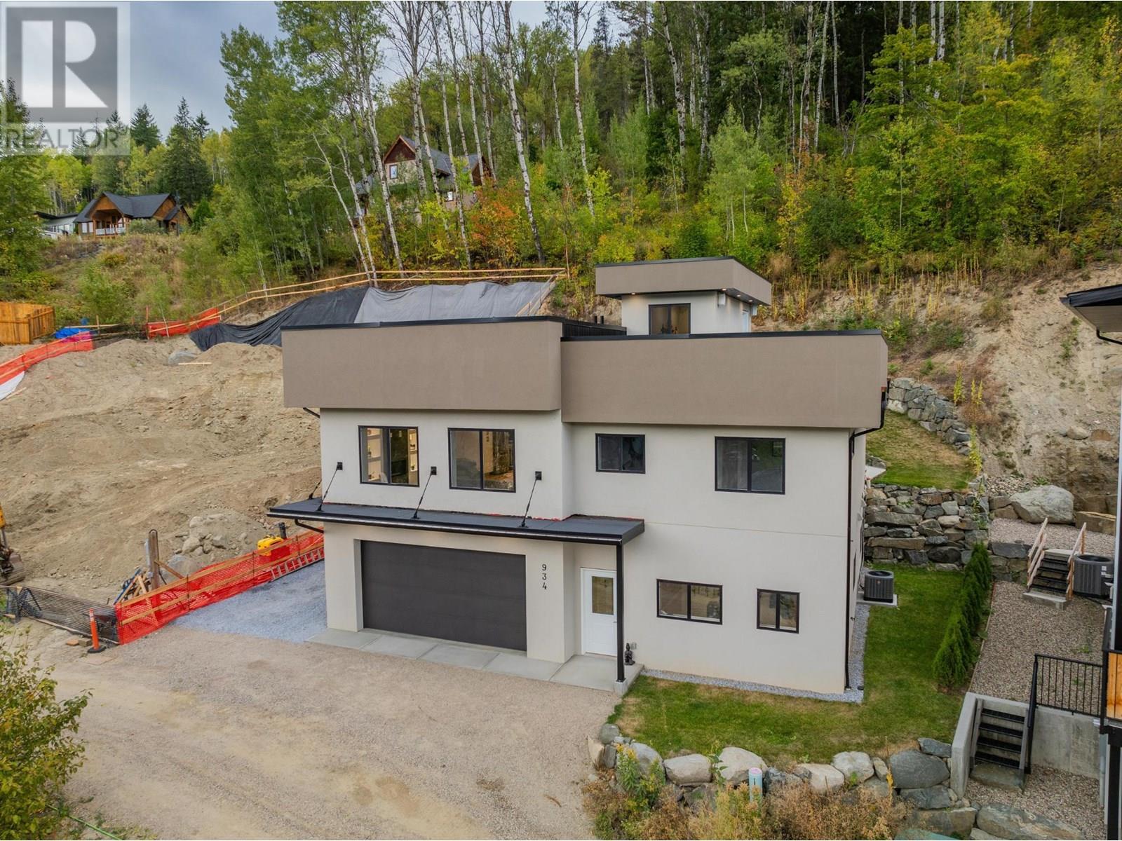 934 REDSTONE Drive, Rossland