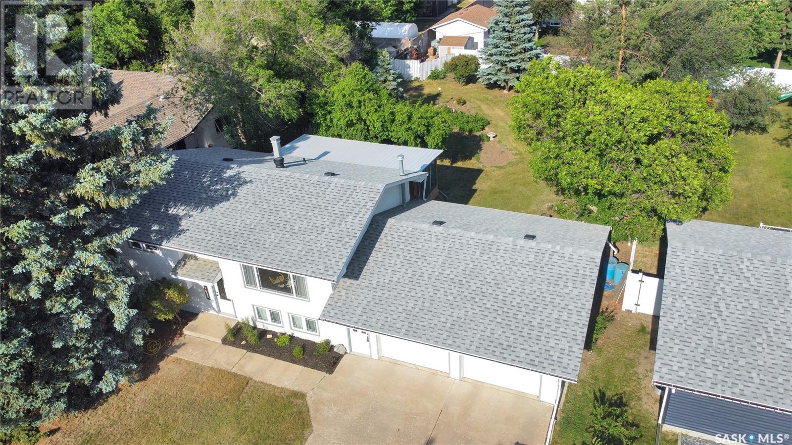 Photo 2 of 1609 11 Th Avenue Nw, Moose Jaw SK
