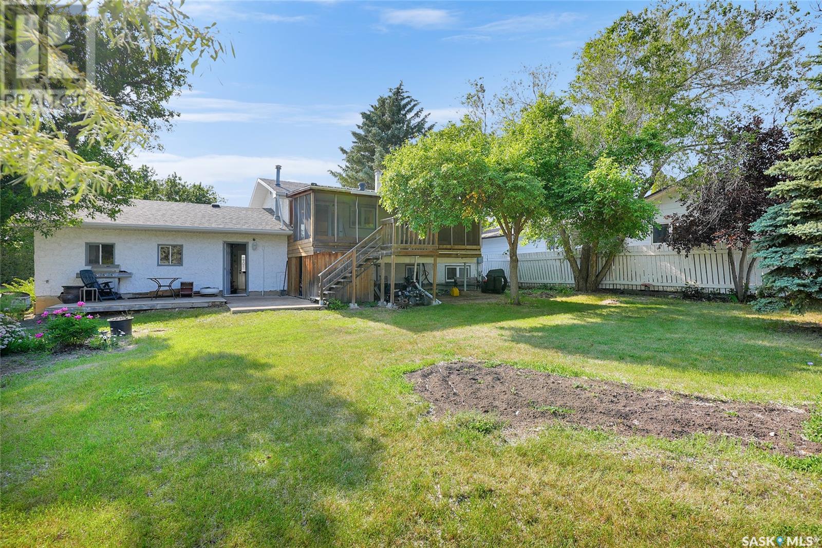 Photo 16 of 1609 11 Th Avenue Nw, Moose Jaw SK
