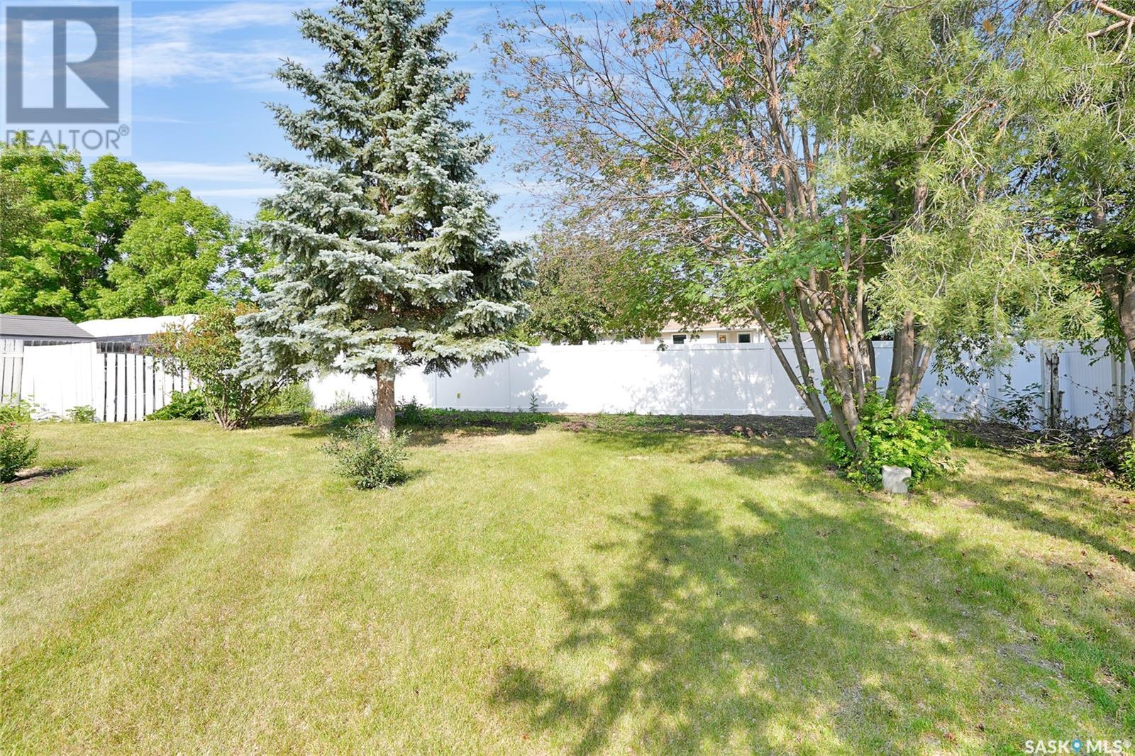 Photo 3 of 1609 11 Th Avenue Nw, Moose Jaw SK