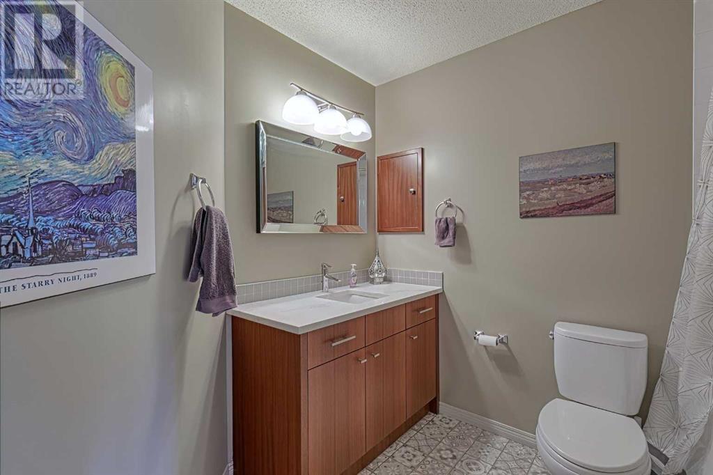 Single Family House for Sale in   Lincoln Way SW Lincoln Park Calgary 